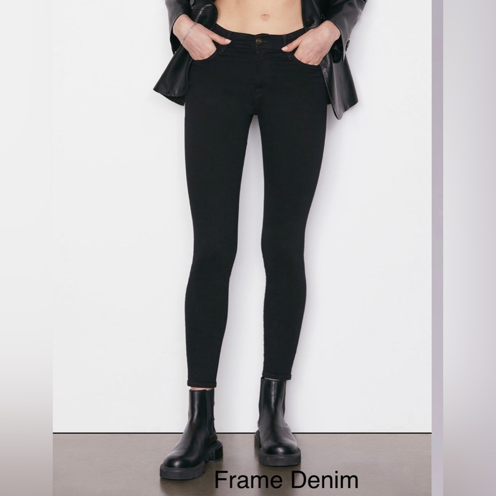 FLASH SALE Frame black “le skinny le jeanne” jeans